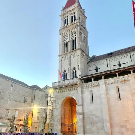 Penthouse Lux With A Panoramic View, Located On The Beachfront Of Ciovo-trogir アパート