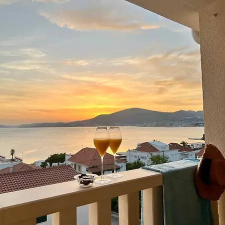 アパート Penthouse Lux With A Panoramic View, Located On The Beachfront Of Ciovo-trogir *