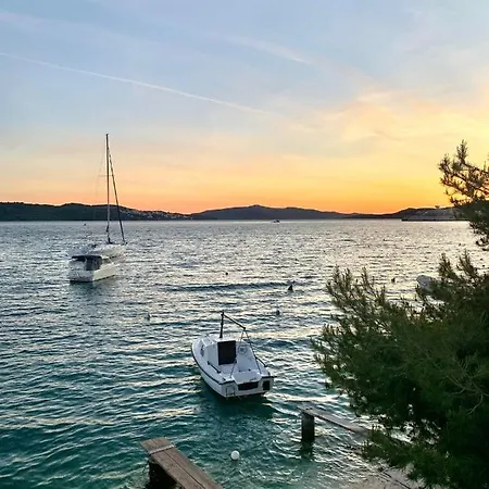 公寓 Penthouse Lux With A Panoramic View, Located On The Beachfront Of Ciovo-trogir 特罗吉尔