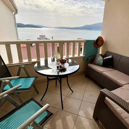Penthouse Lux With A Panoramic View, Located On The Beachfront Of Ciovo-trogir Apartamento